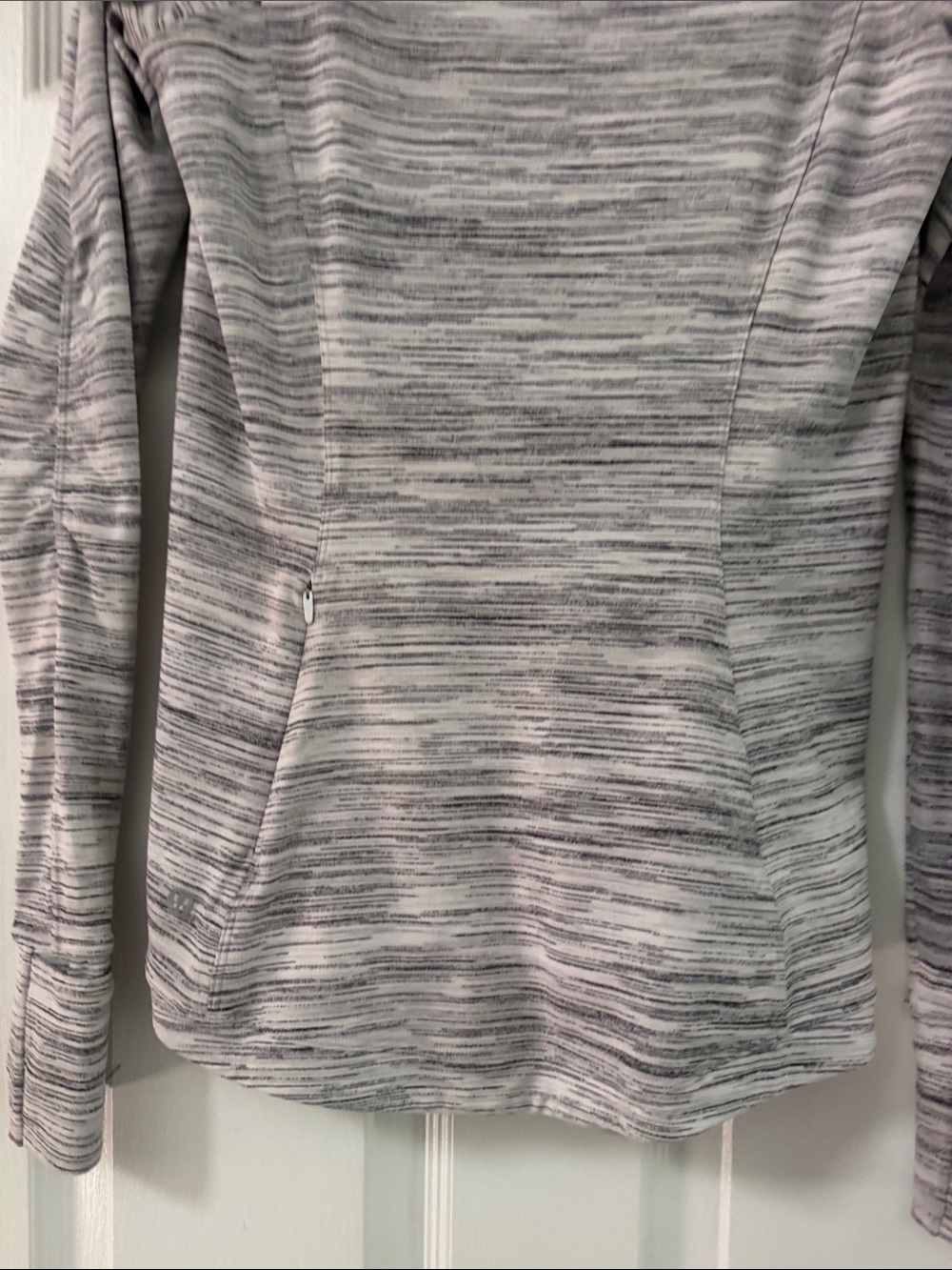 Lululemon Runderful Long Sleeve Light Gray Women's Top winter size 8 - Picture 4 of 6